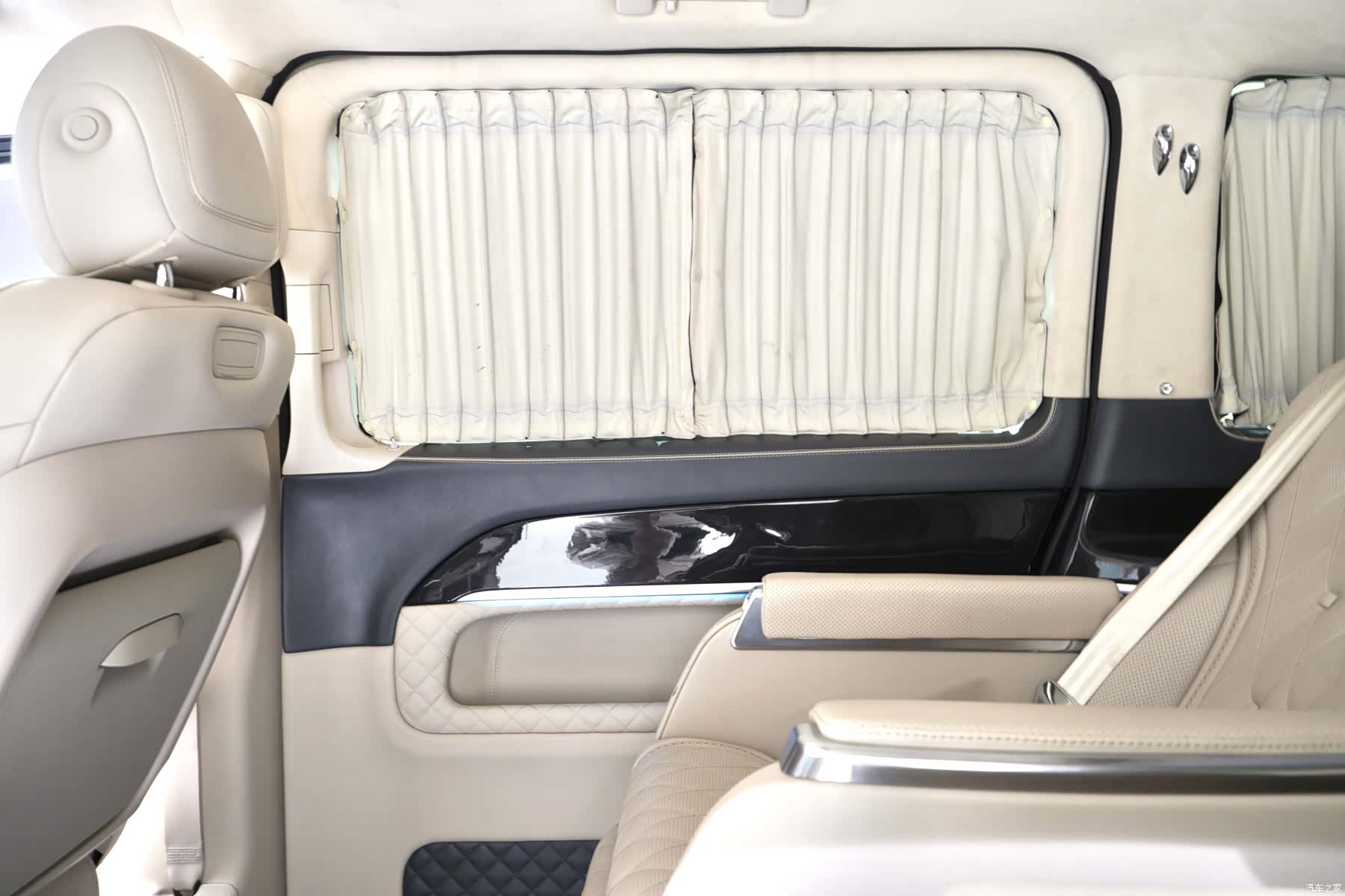 Mercedes-Benz V-Class, 2020 13