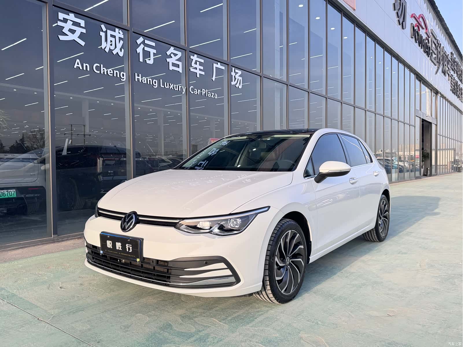 Volkswagen Golf, 2024 1