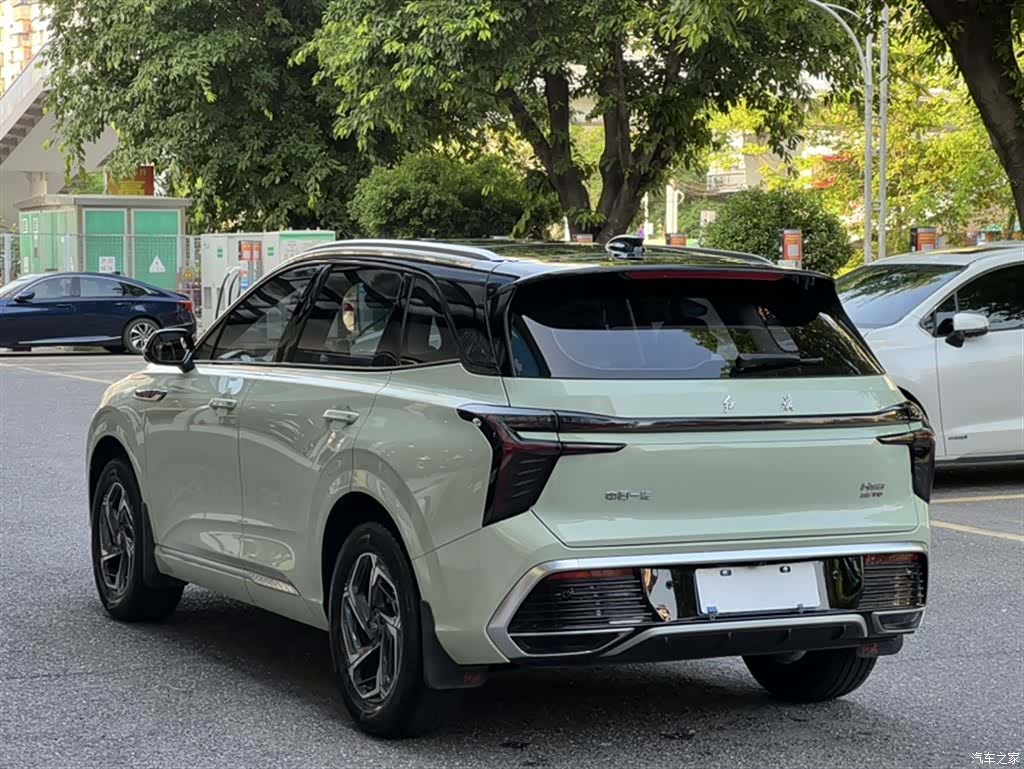 Hongqi HS3, 2023 10