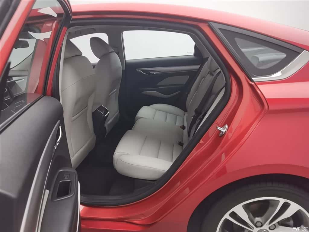 Geely Binray, 2018 15