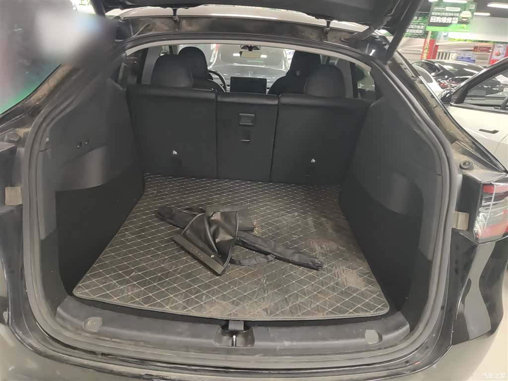 Tesla Model Y, 2022 15