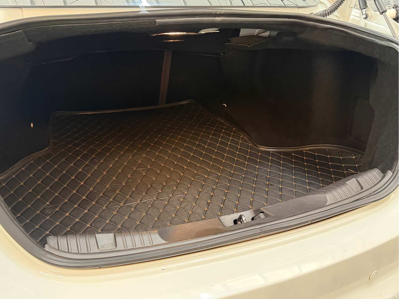 Jaguar XF, 2015 18