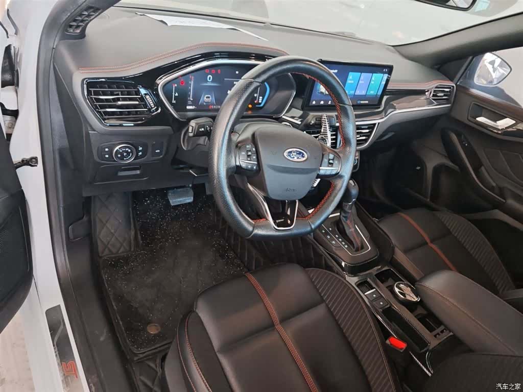 Ford Focus, 2023 10