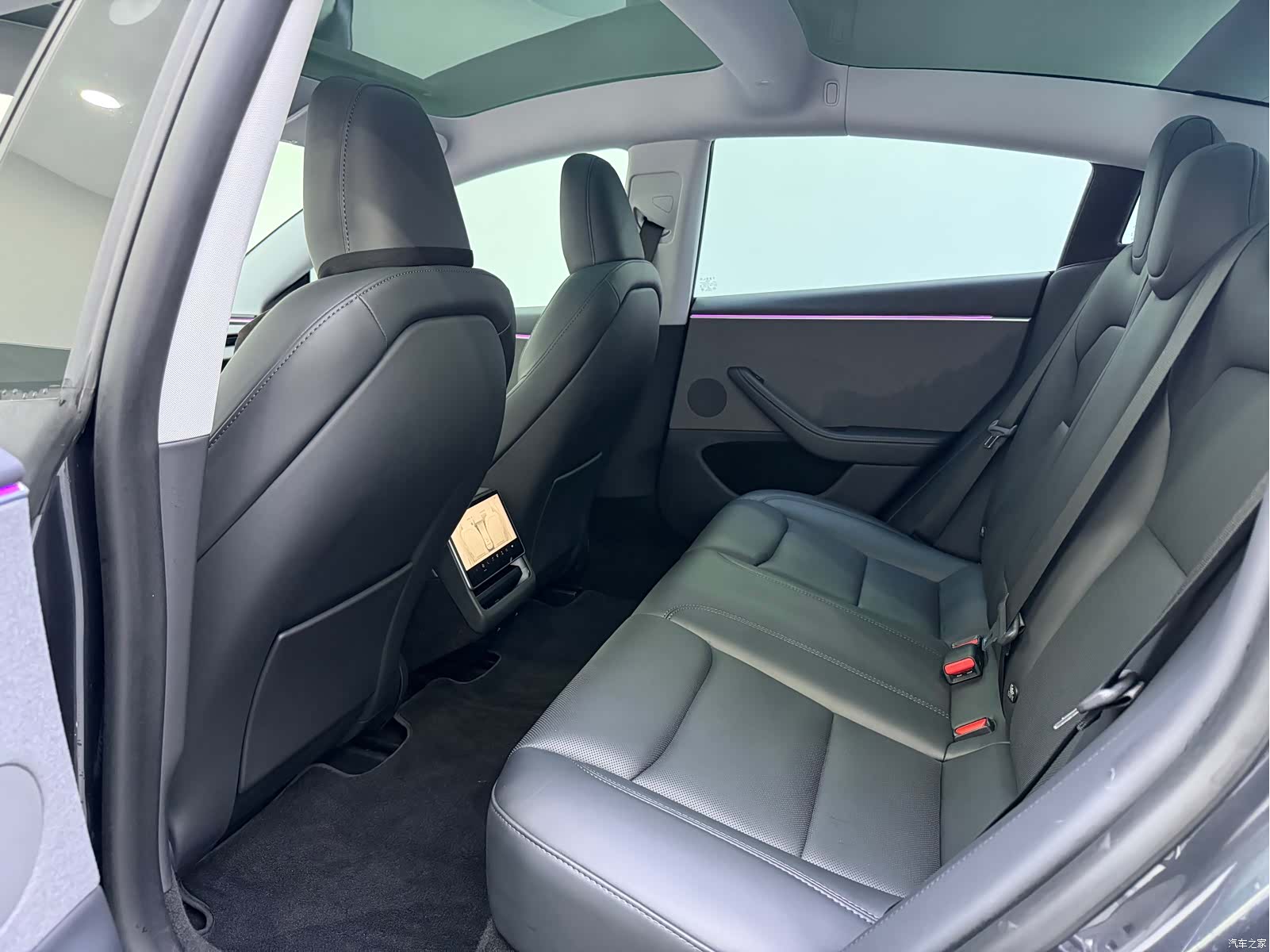Tesla Model 3, 2024 11