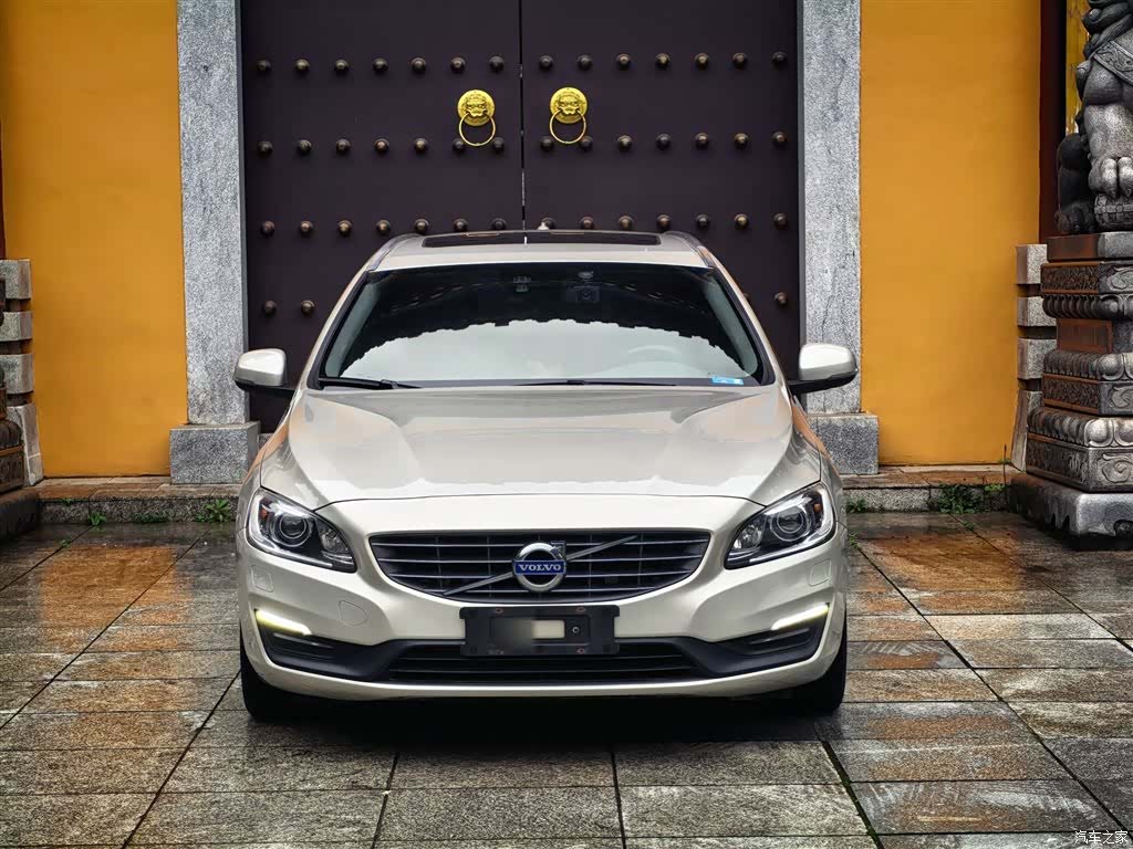Volvo V60, 2017 все фото
