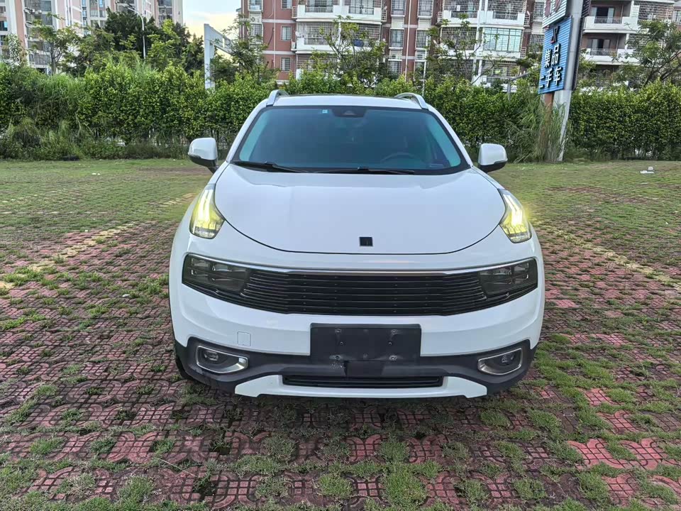 Lynk & Co 01