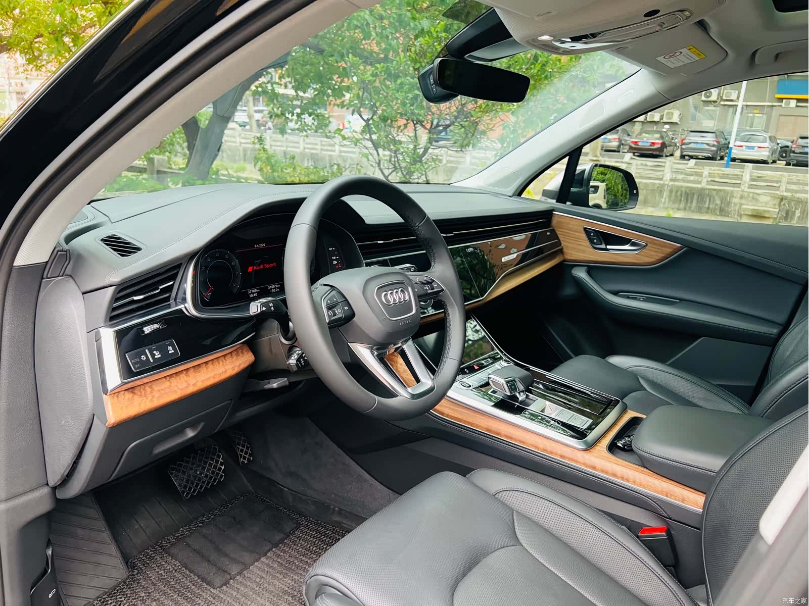 Audi Q7, 2023 10