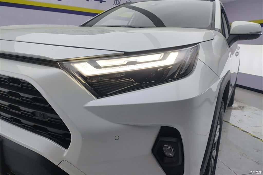 Toyota RAV4, 2022 все фото