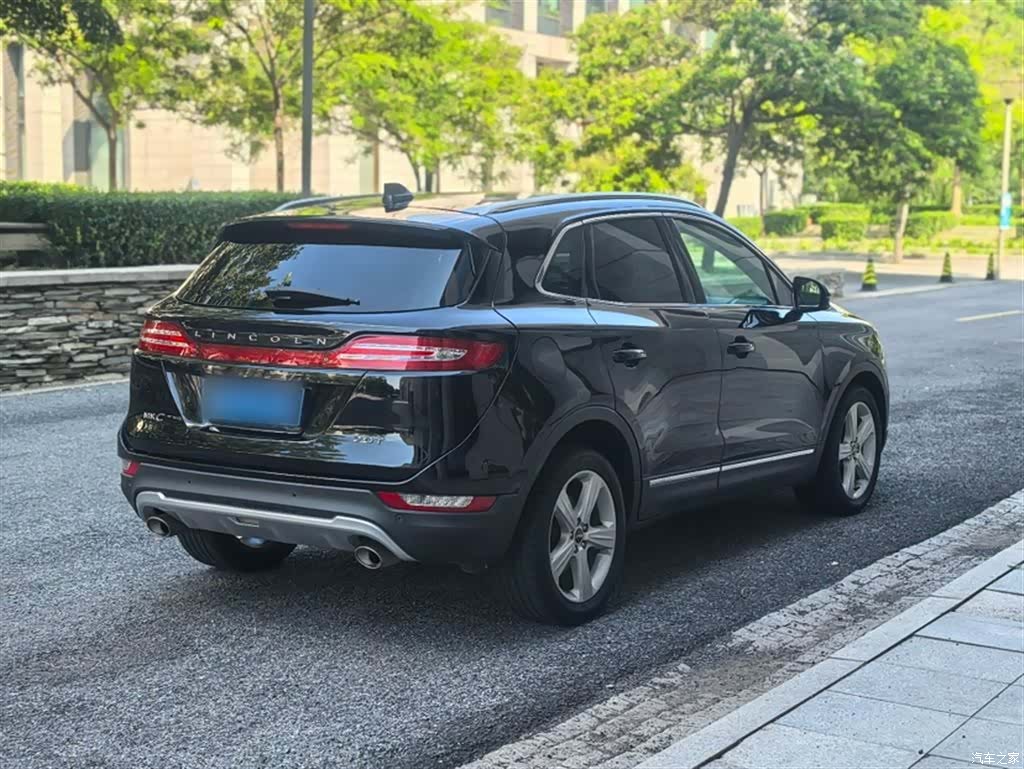 Lincoln MKC, 2017 12