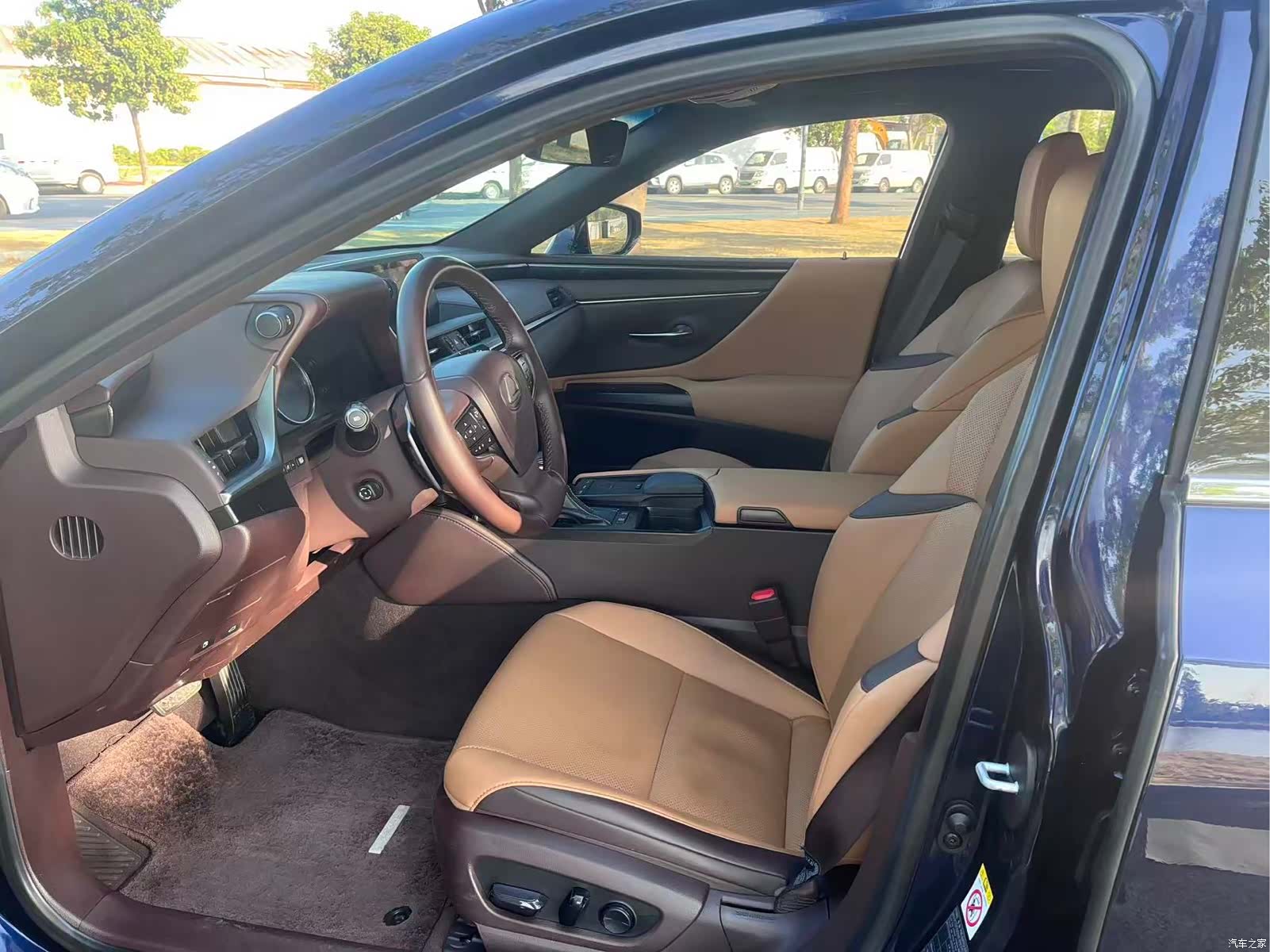 Lexus ES, 2019 все фото