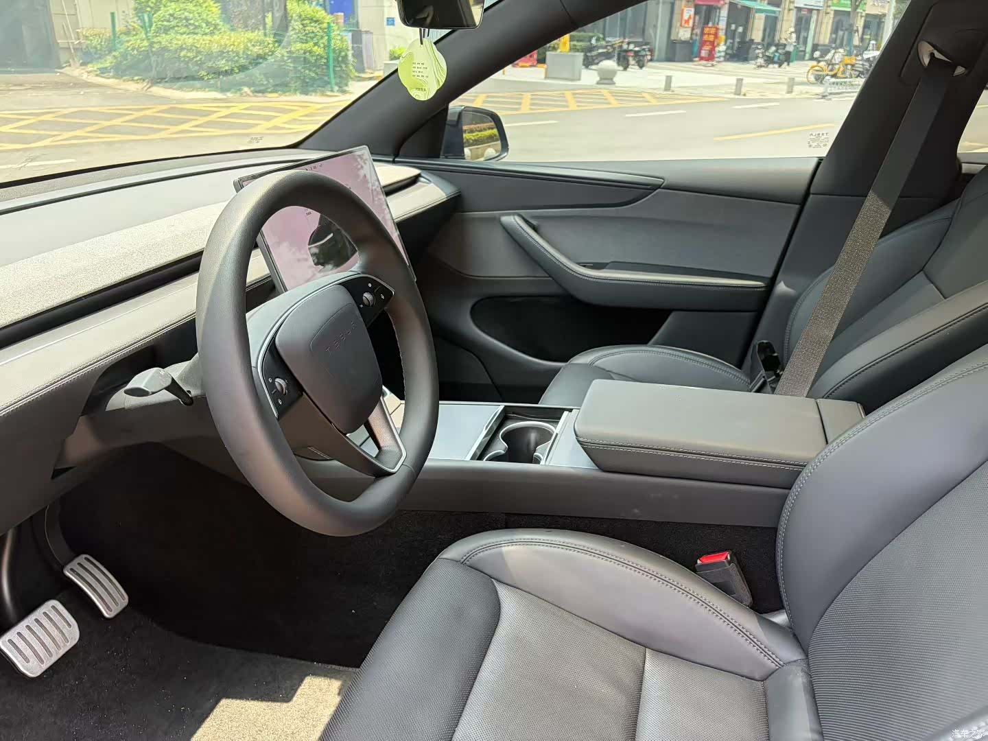Tesla Model Y, 2026 4