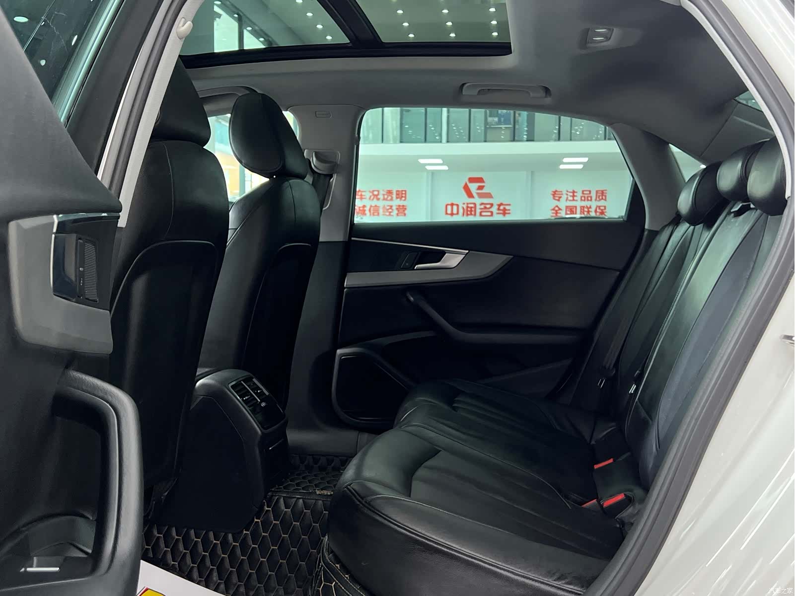Audi A4L, 2019 9