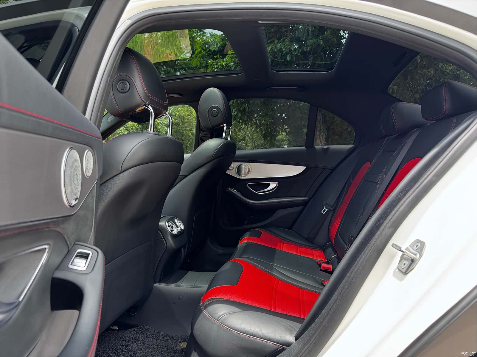 Mercedes-Benz C-Class, 2019 13