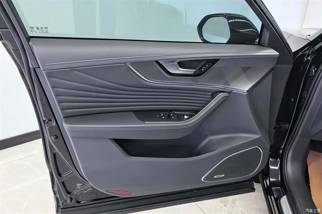 Hongqi HS5, 2024 7