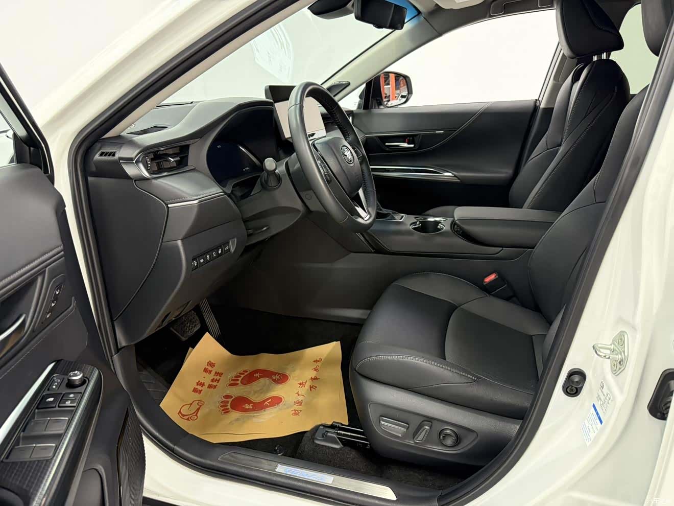 Toyota Venza, 2022 11