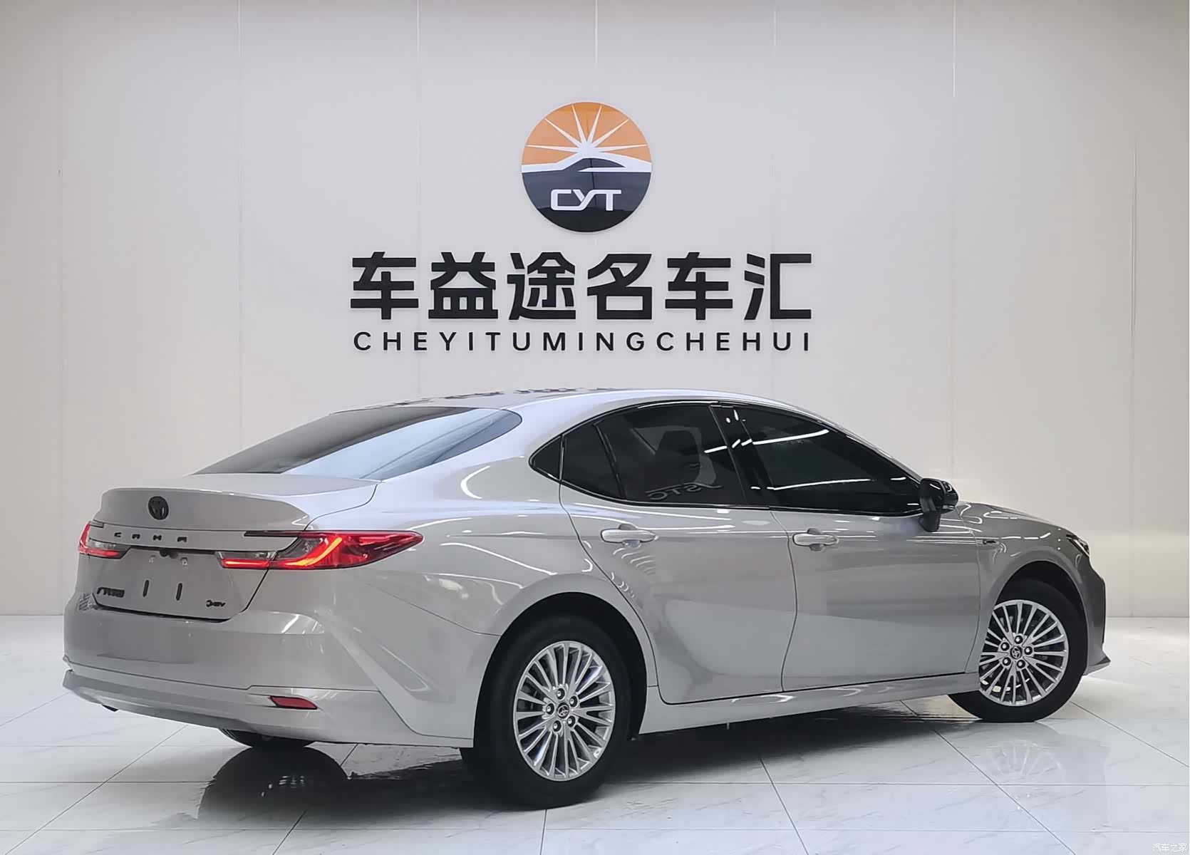 Toyota Camry, 2024 все фото