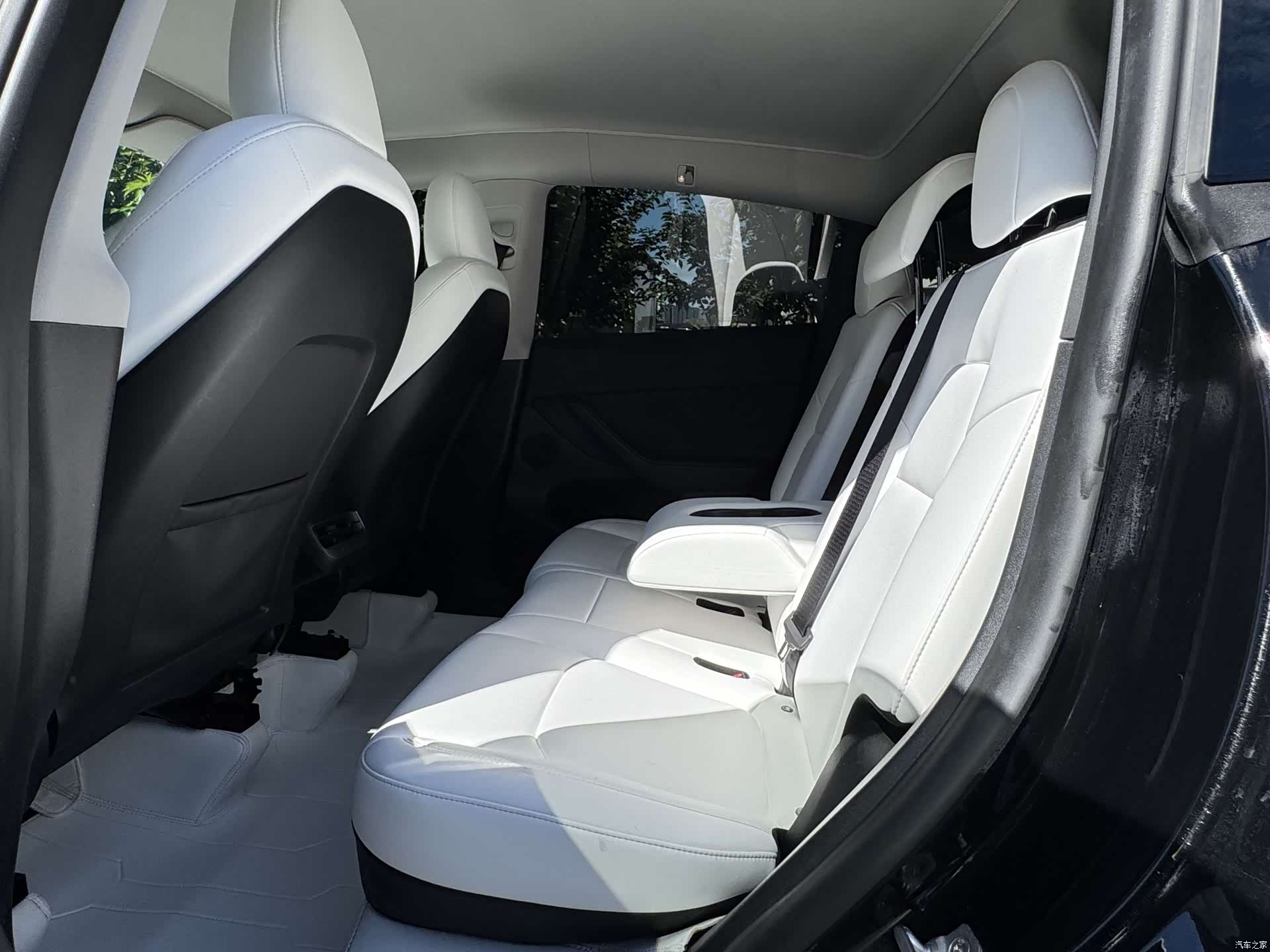 Tesla Model Y, 2024 14