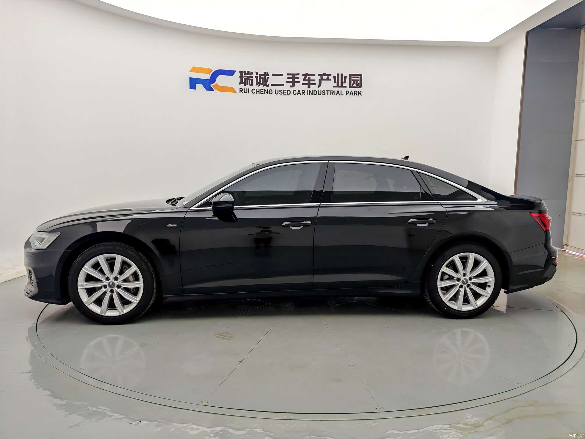 Audi A6L, 2021 3