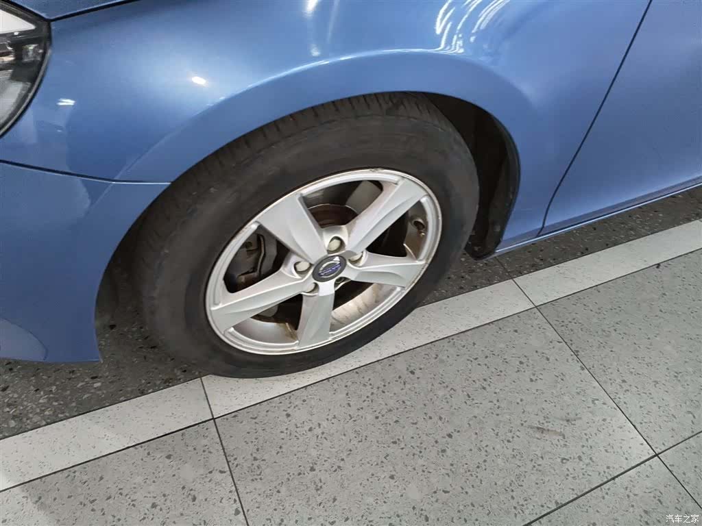 Volvo V40, 2016 25