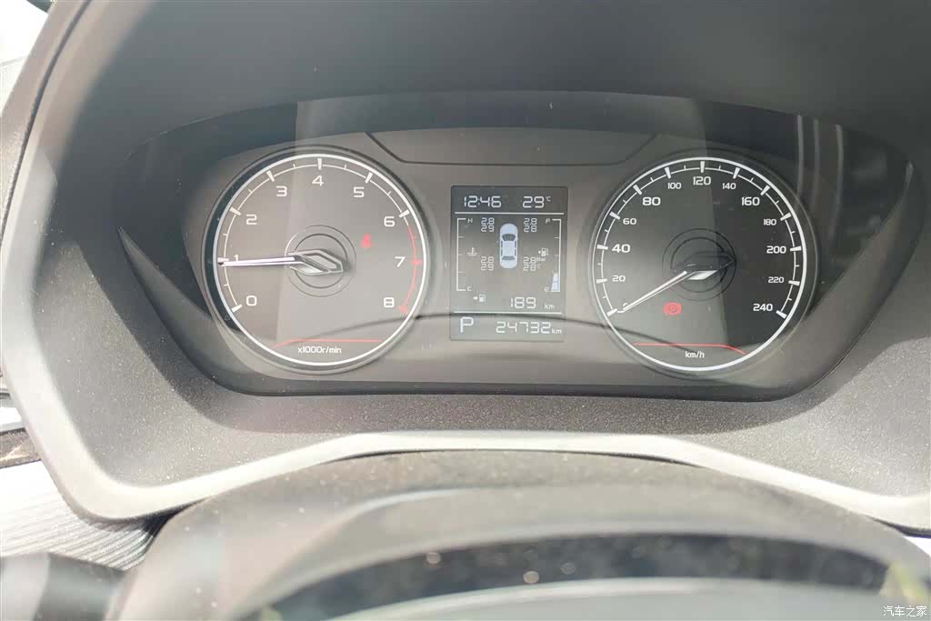 Geely Emgrand, 2023 13