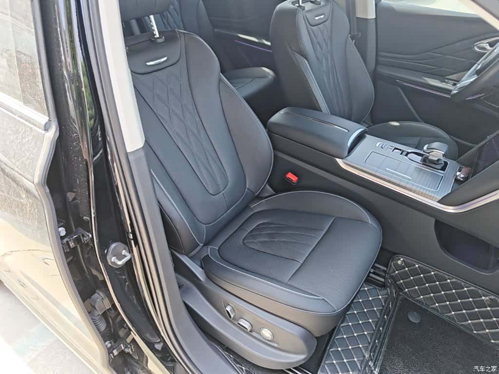 Hongqi HS7, 2024 25