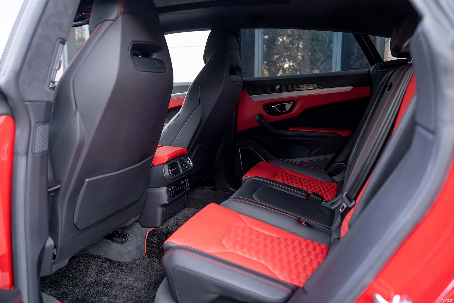 Lamborghini Urus, 2020 11