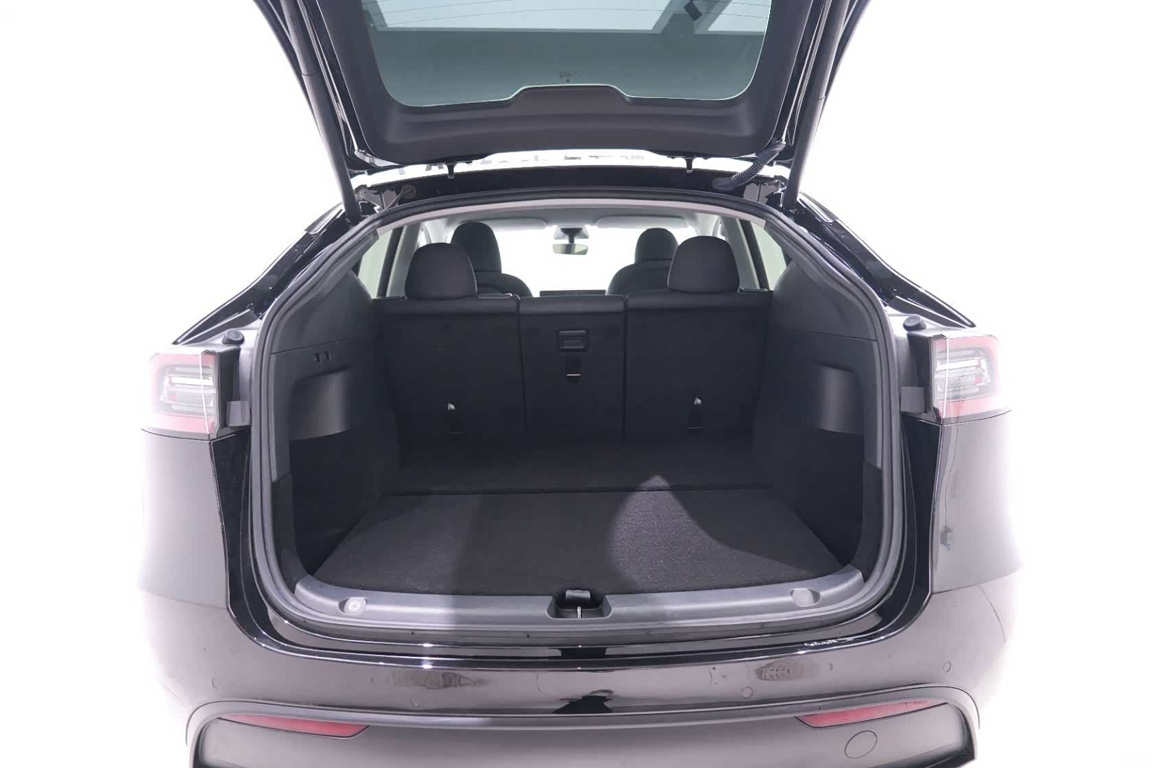 Tesla Model Y, 2023 18