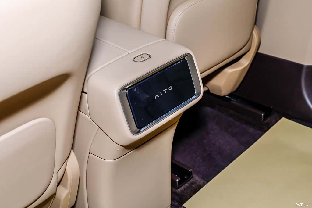 AITO M9, 2025 11