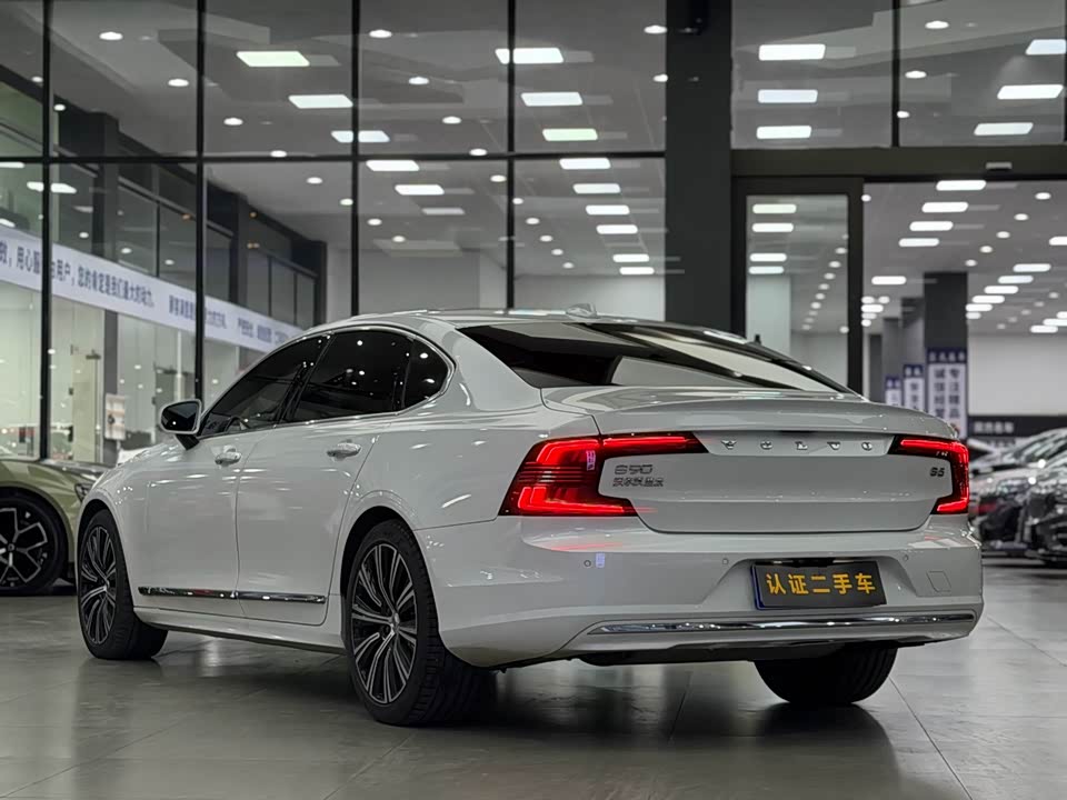 Volvo S90
