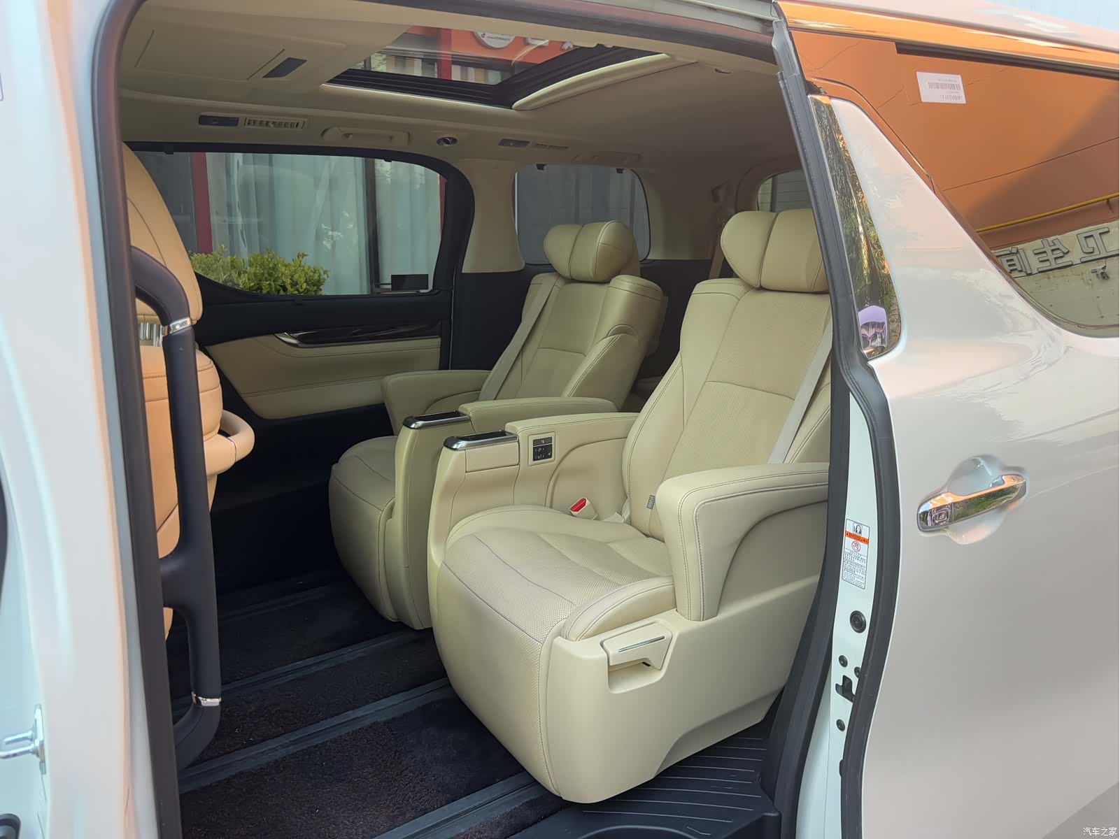Toyota Alphard, 2019 7