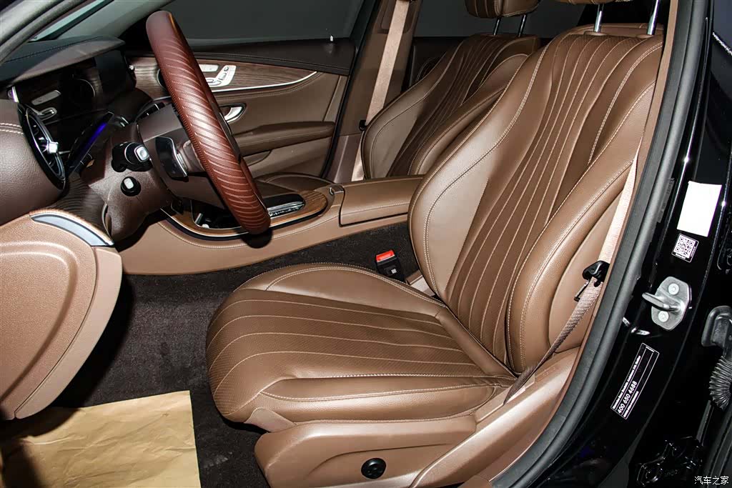Mercedes-Benz E-Class, 2023 19