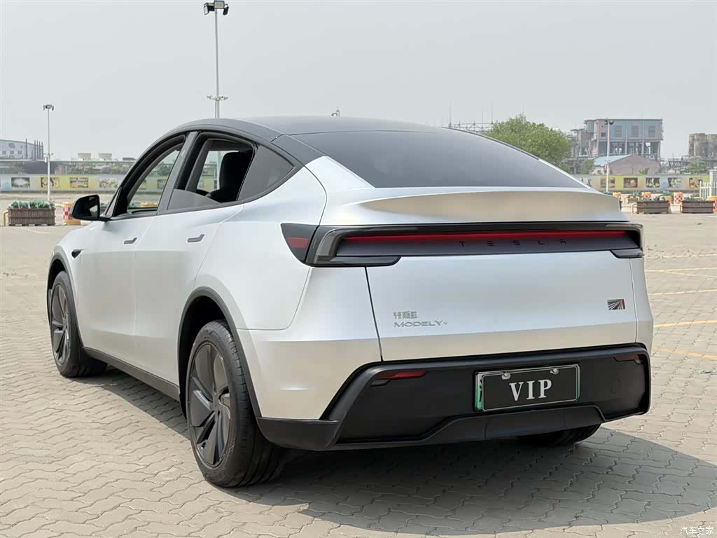 Tesla Model Y, 2025 7