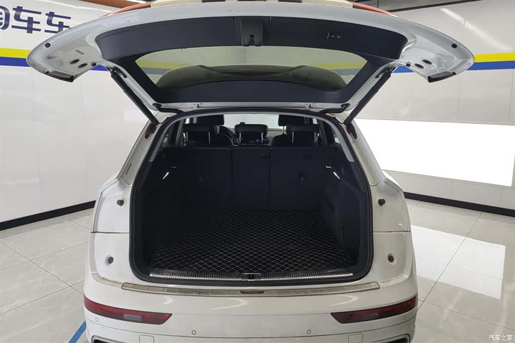Audi Q5L, 2021 4