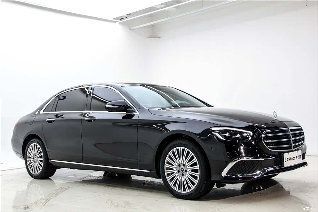 Mercedes-Benz E-Class, 2023 3