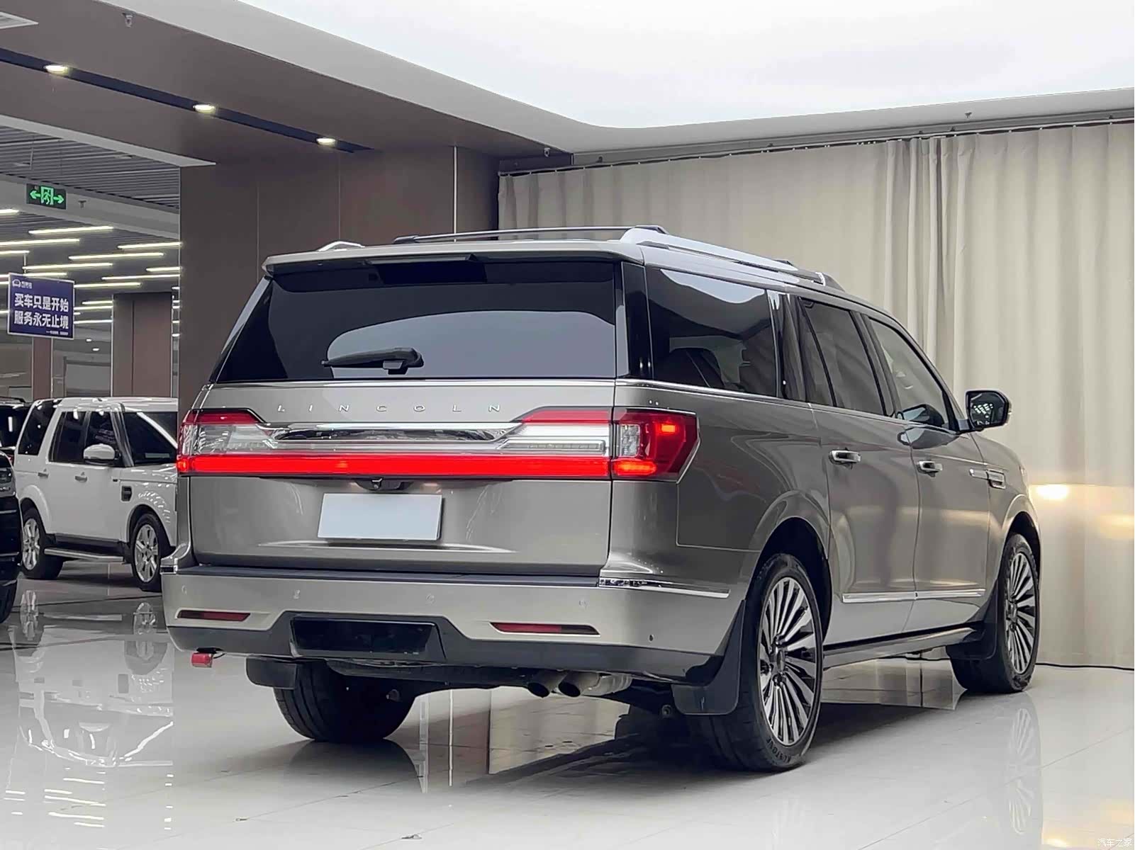 Lincoln Navigator, 2019 все фото