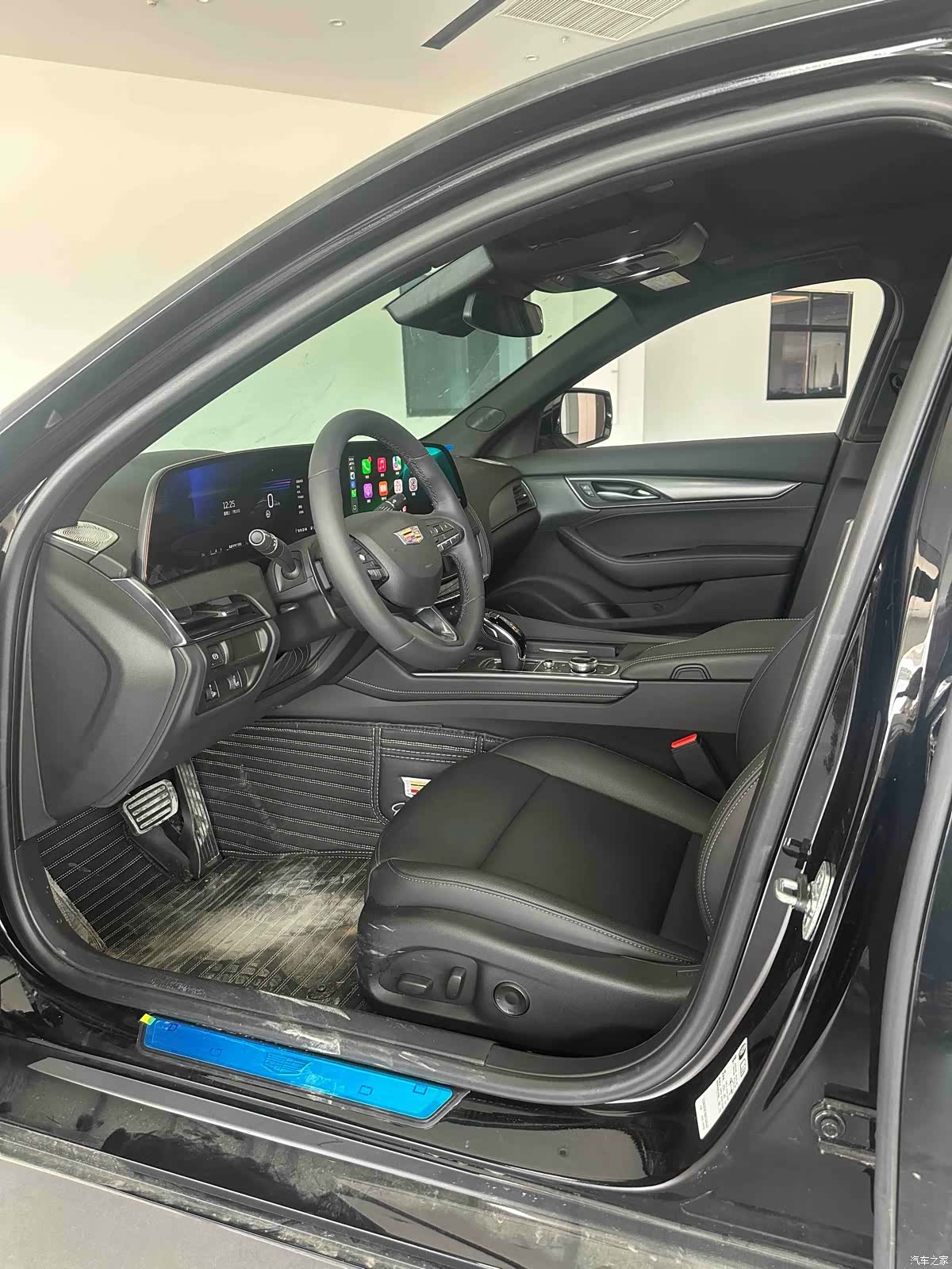 Cadillac CT5, 2026 все фото
