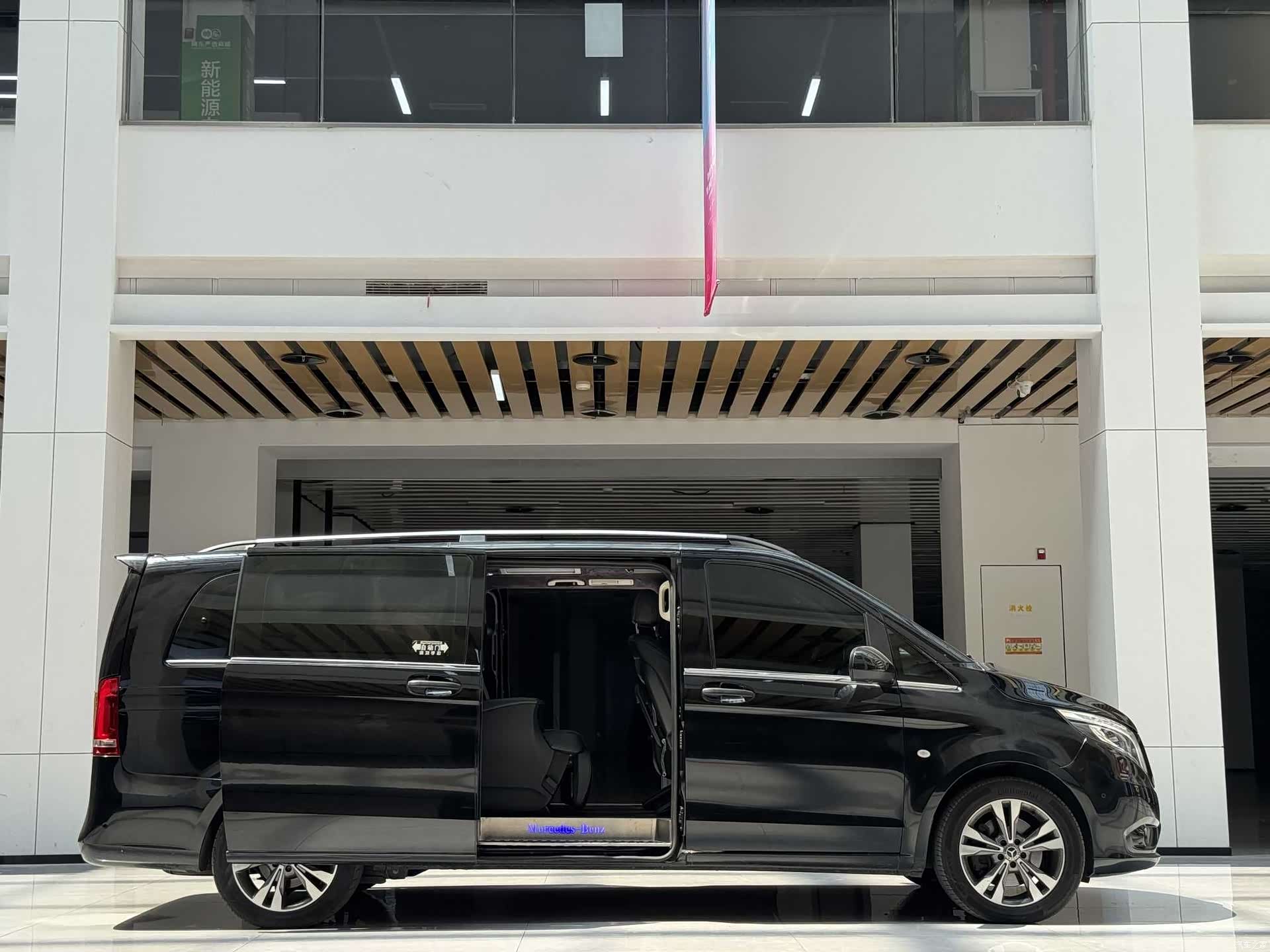 Mercedes-Benz 7, 2019 10