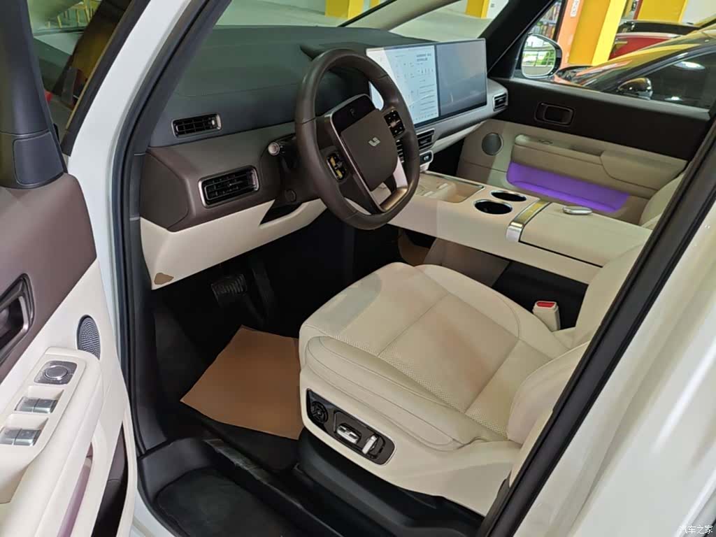 Li Auto MEGA, 2024 16