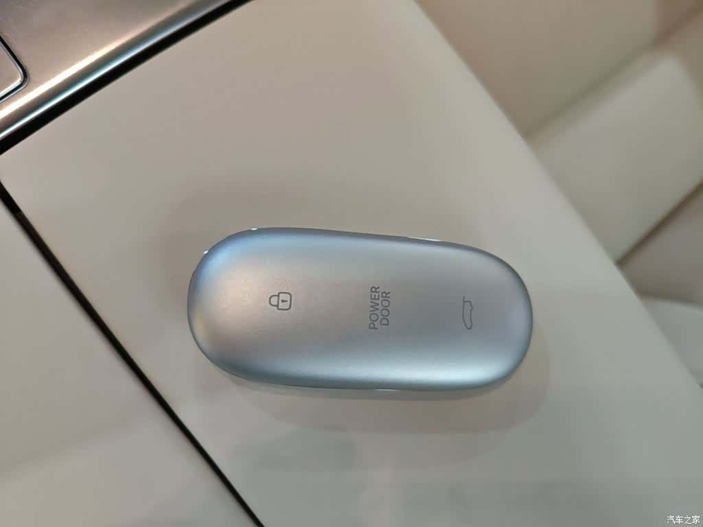 Li Auto MEGA, 2024 9