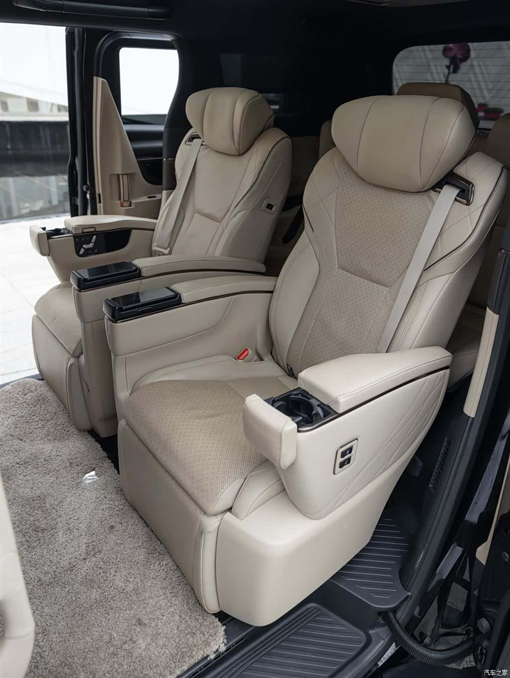 Toyota Alphard, 2024 17