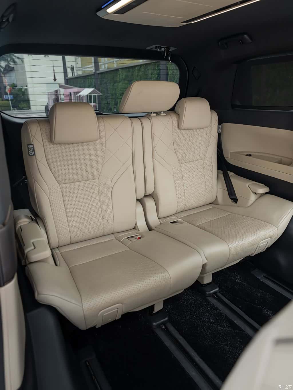 Toyota Alphard, 2024 24