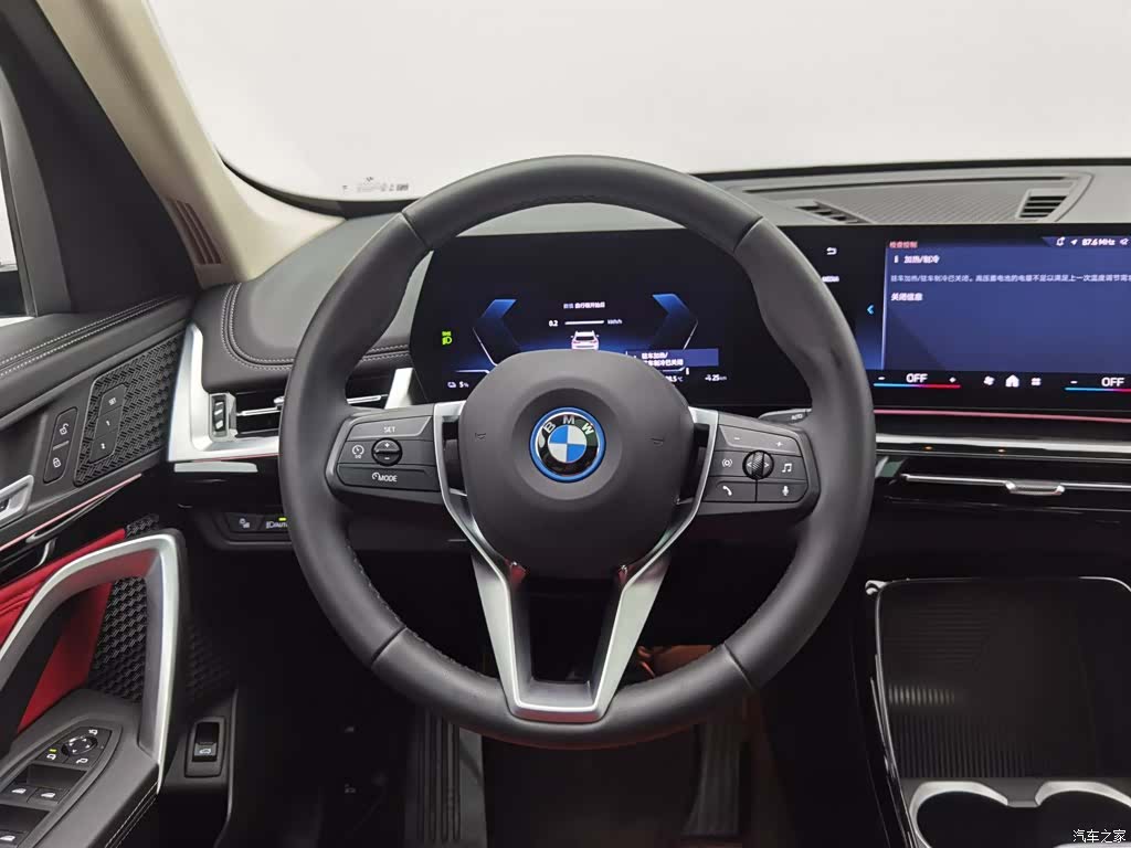 BMW iX1, 2025 11
