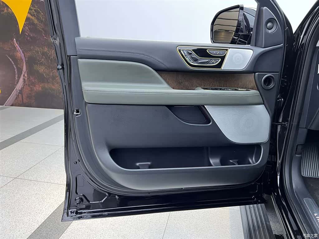 Lincoln Navigator, 2023 17