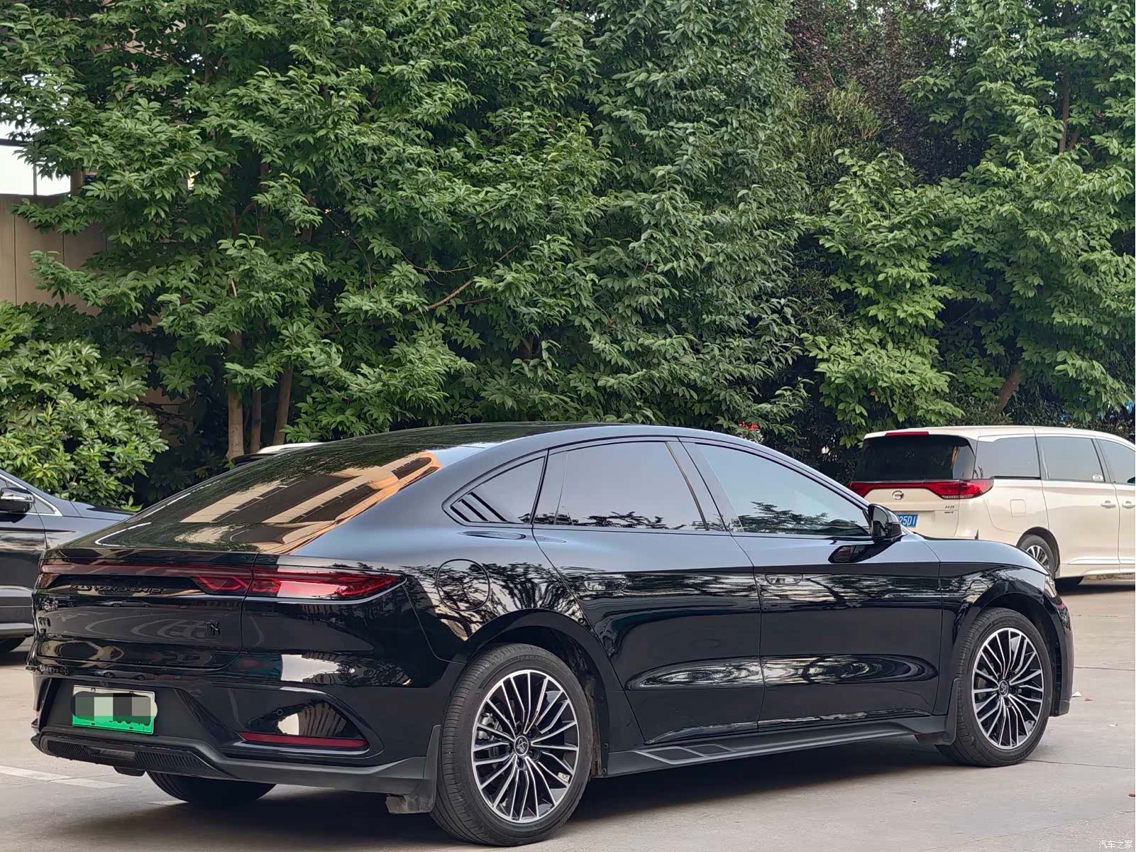 BYD Han, 2023 10