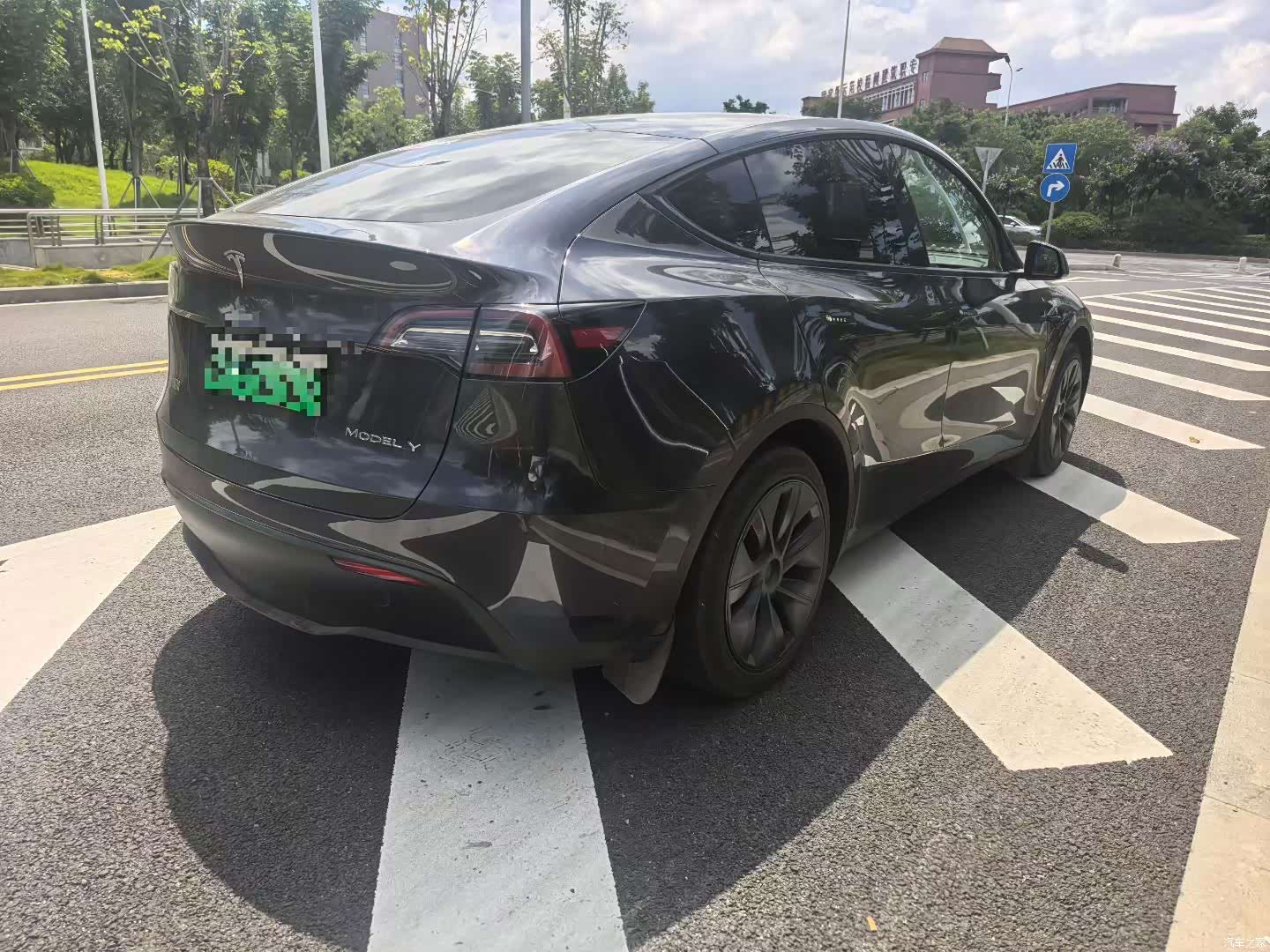 Tesla Model Y, 2024 8