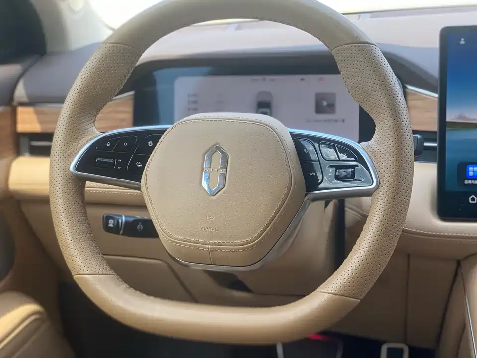 AITO Ask the world M7