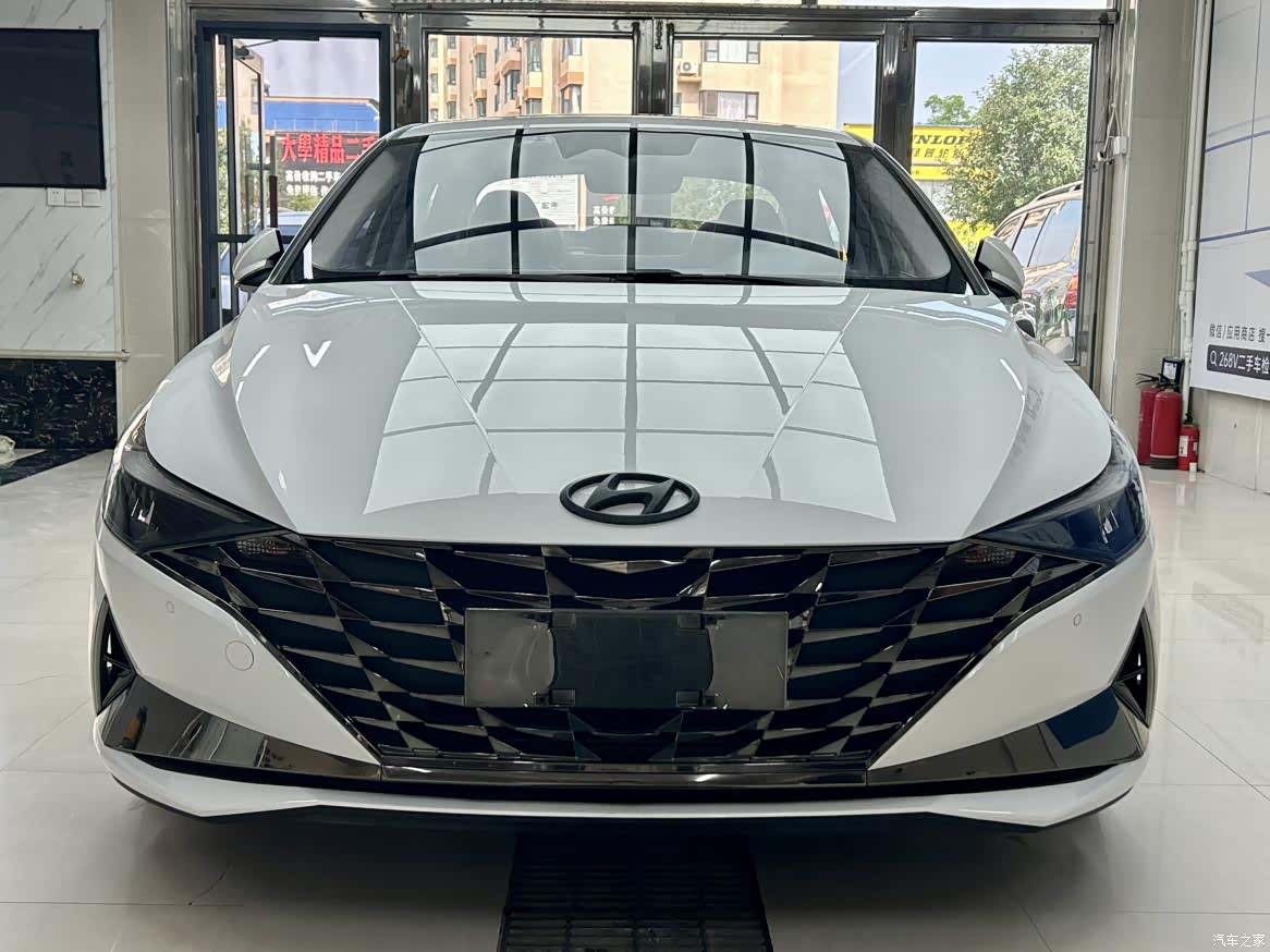 Hyundai Elantra, 2022 2