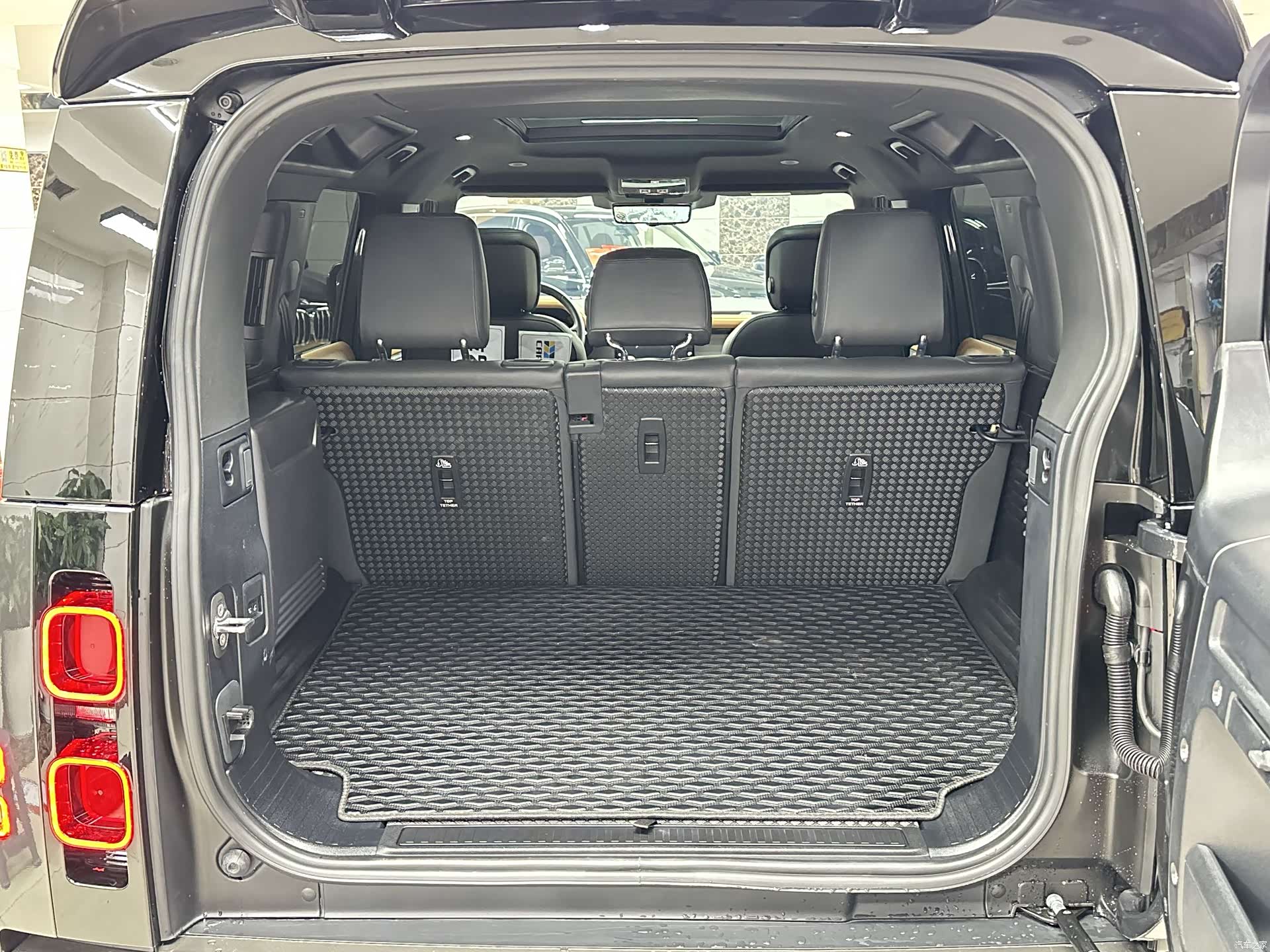 Land Rover Defender, 2024 9