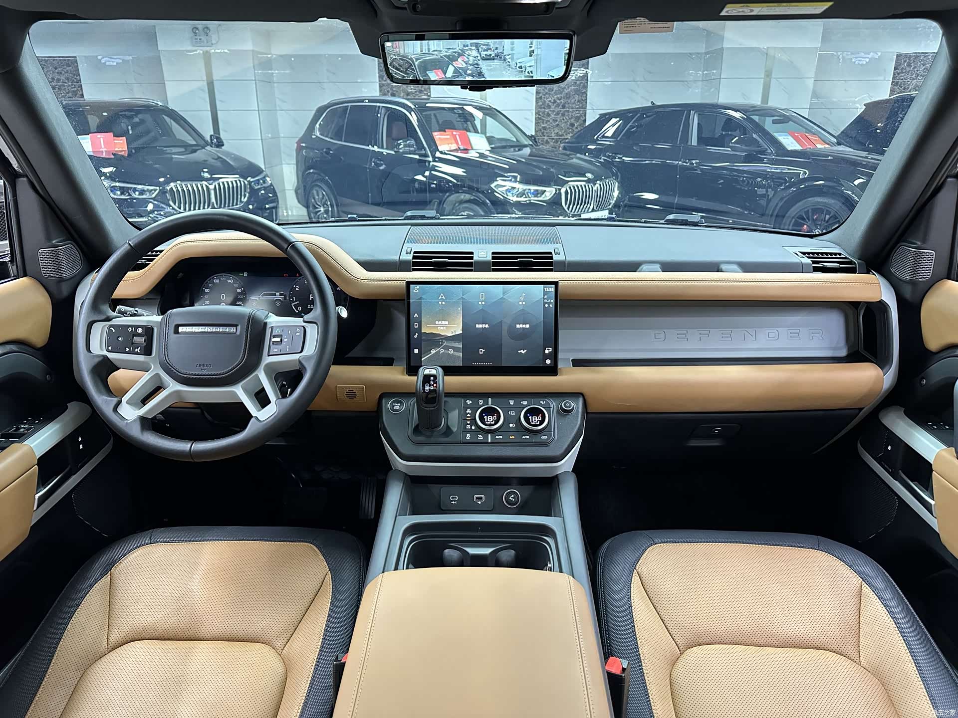 Land Rover Defender, 2024 17