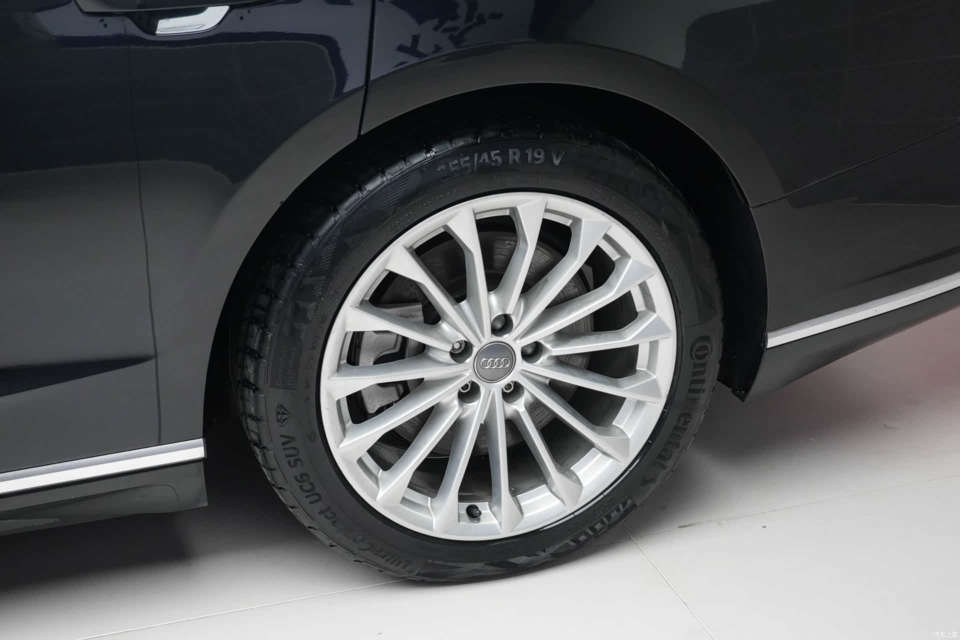 Audi A8L, 2019 4